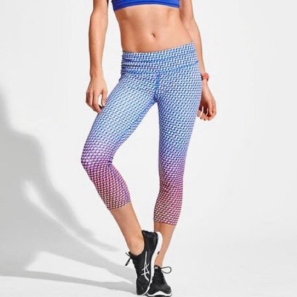 Athleta Vivid Sonar Ombré Capri Yoga Pants Leggings Size Small—Like New - Picture 9 of 9